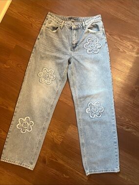 Light Wash Straight Leg Jeans with Floral Appliqués